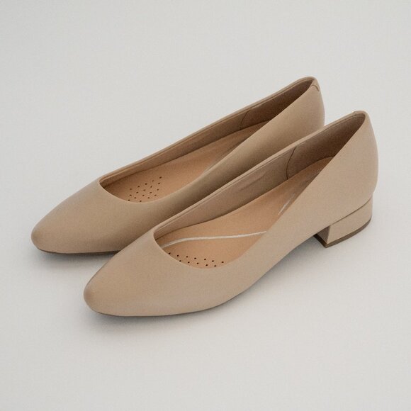 Easy Spirit Caldise Leather Low Heel Dress Shoes in Lite Latte Tan - Picture 2 of 16